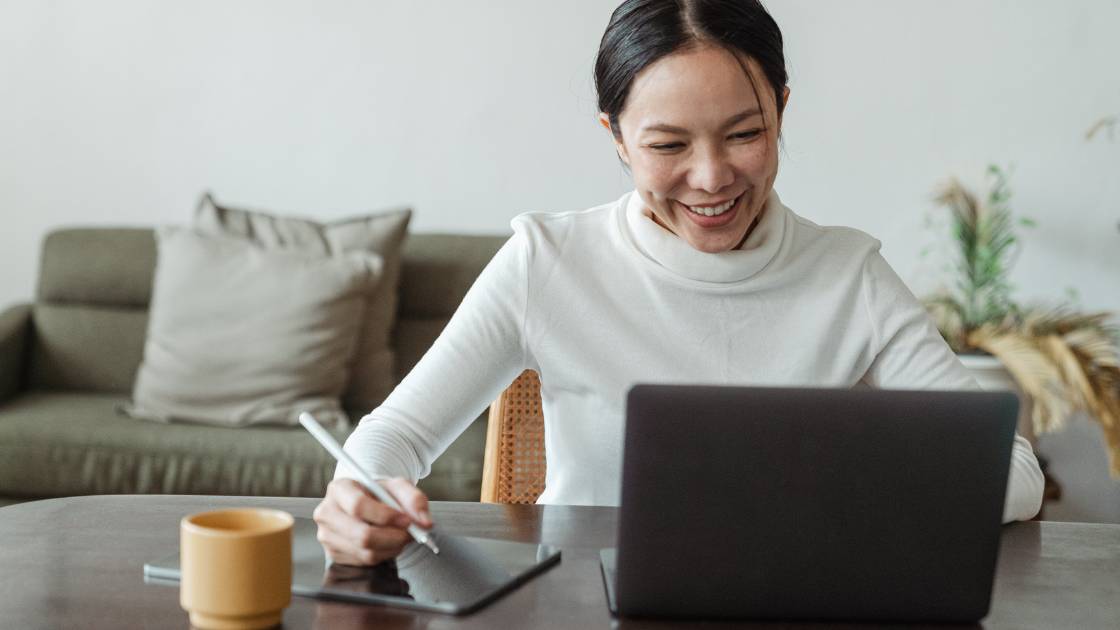 stock-image-diverse-woman-on-computer