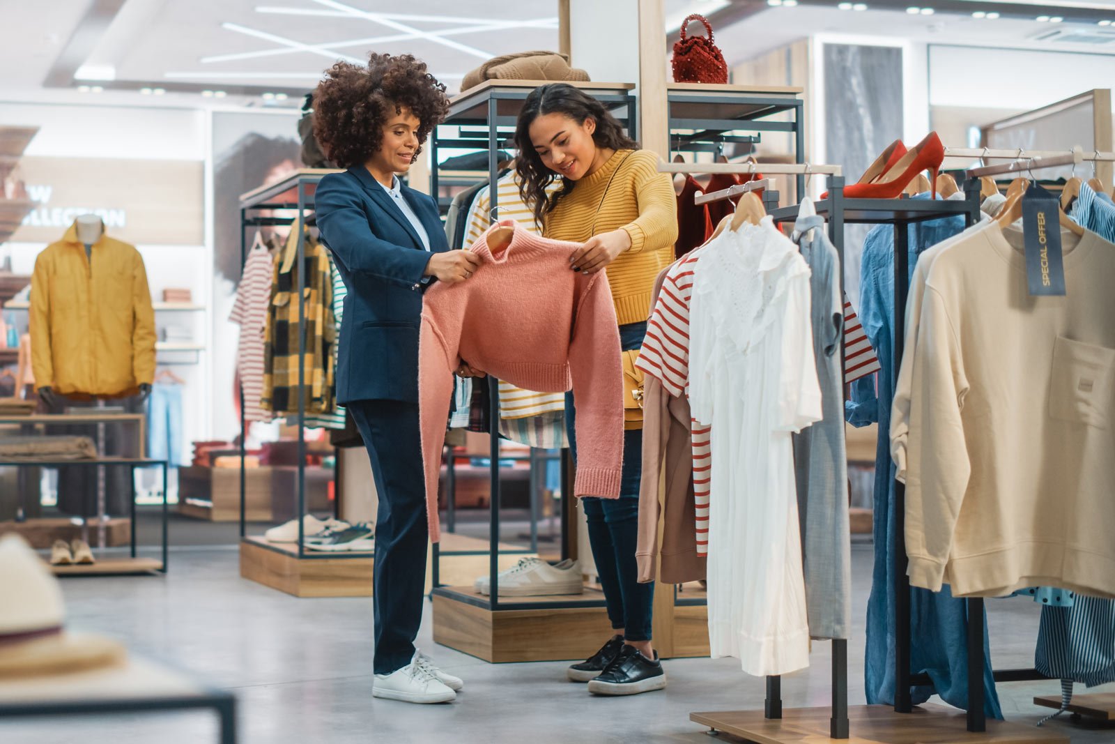 clothes-shopping-with-friend
