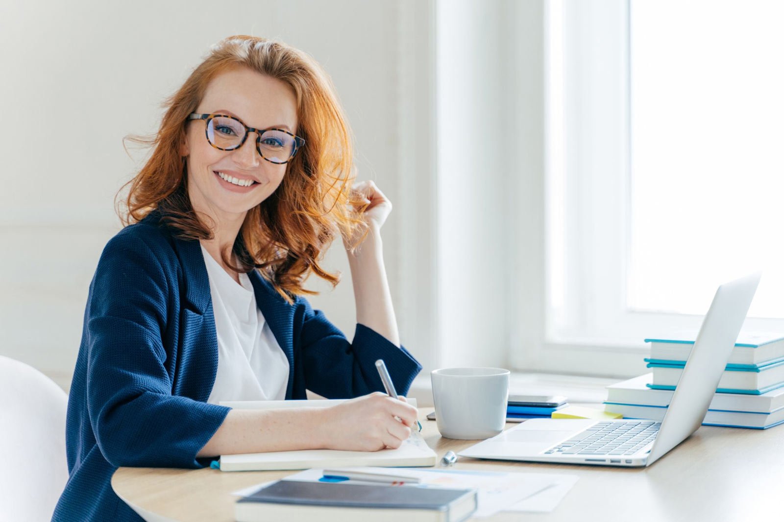 woman-red-hair-glasses